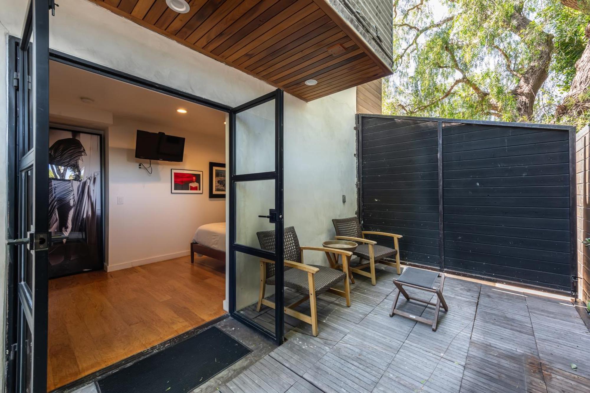 Venice Beach Studio With Large Private Patio Steps To The Beach Los Angeles Eksteriør bilde