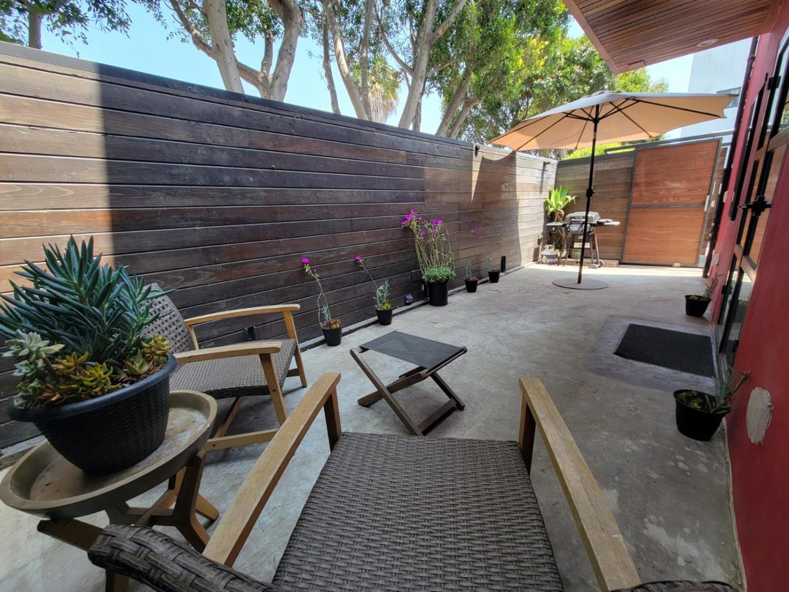 Venice Beach Studio With Large Private Patio Steps To The Beach Los Angeles Eksteriør bilde