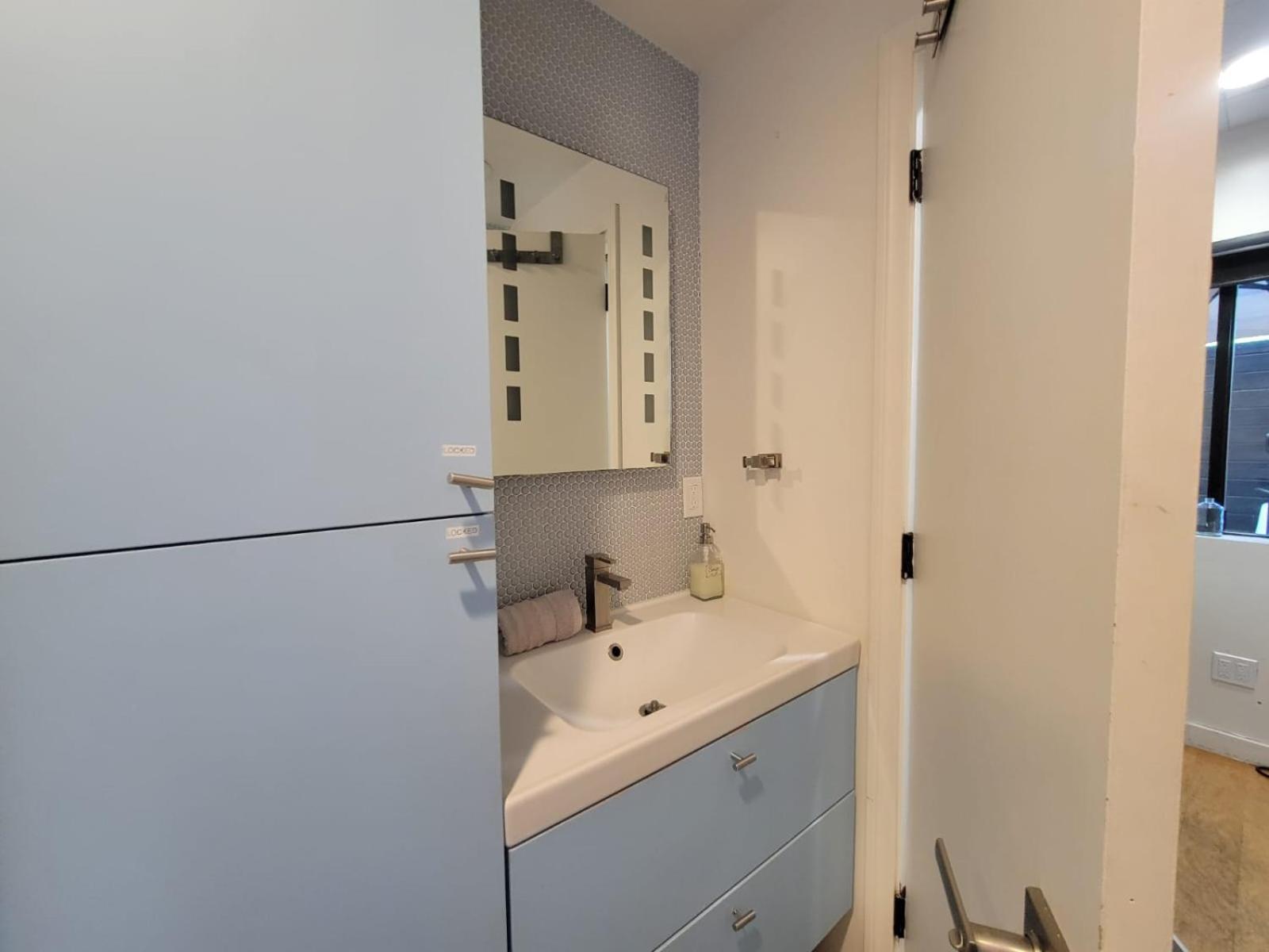 Venice Beach Studio With Large Private Patio Steps To The Beach Los Angeles Eksteriør bilde