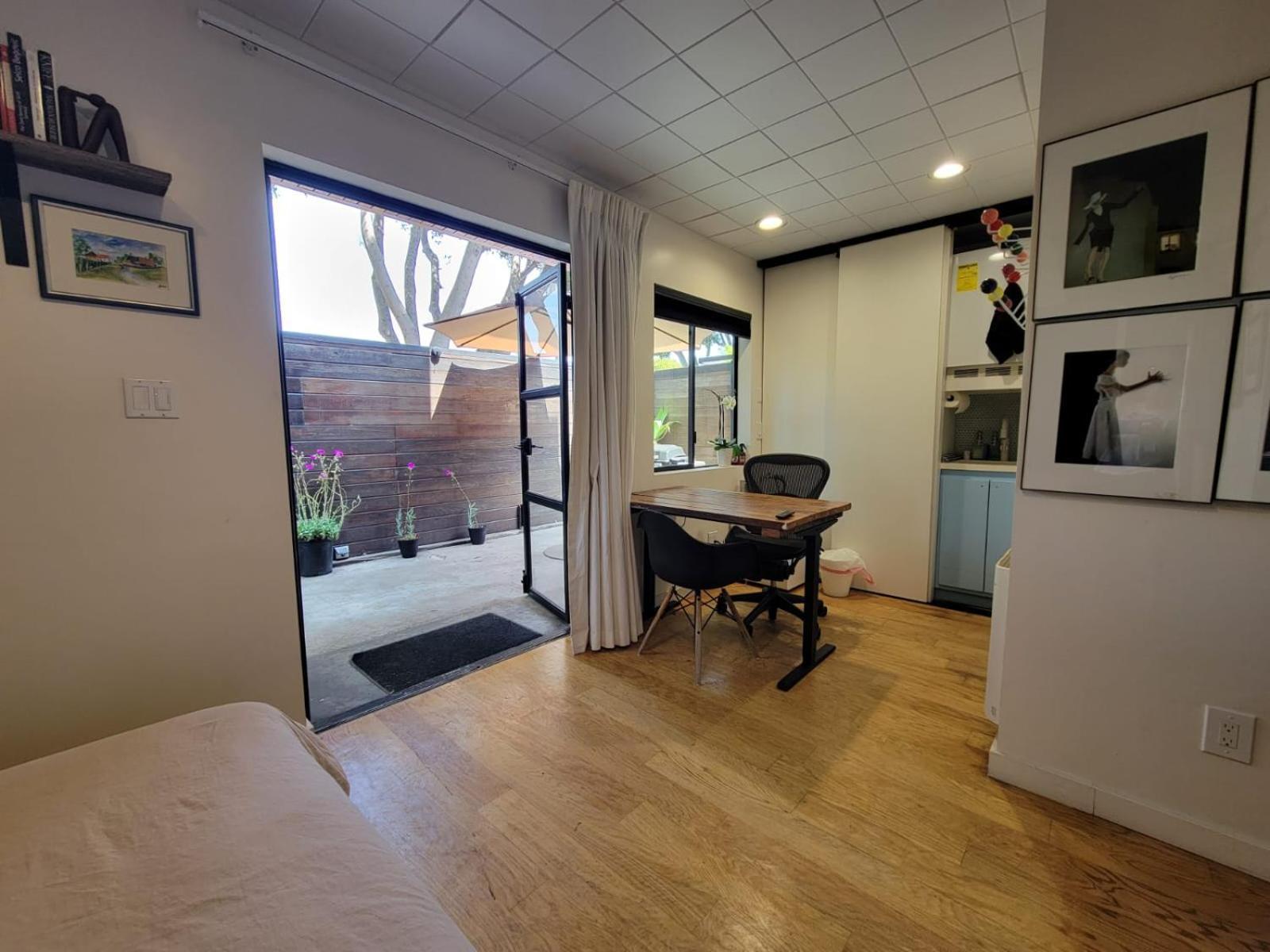 Venice Beach Studio With Large Private Patio Steps To The Beach Los Angeles Eksteriør bilde